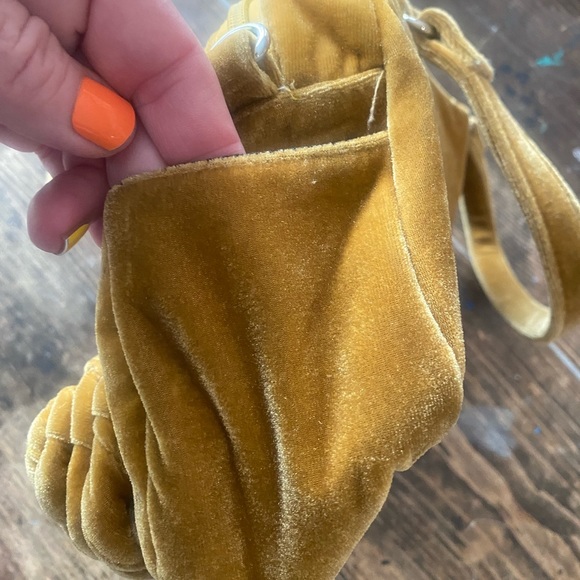 VINTAGE VELVET purse!! So FUN & UNIQUE- you'll be the only gal with this bag🤩 - Picture 7 of 15
